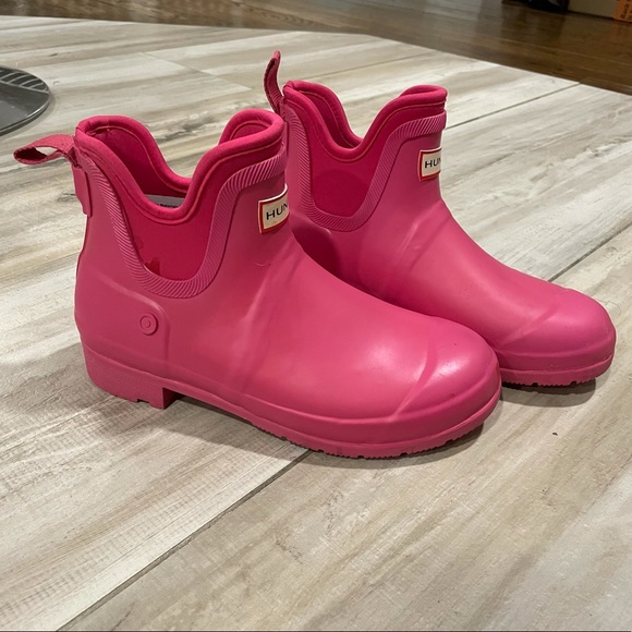 EUC Hunter x Target pink ankle rain boots - Sz 8 - Picture 1 of 5